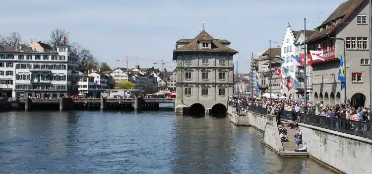 Detektiv in Zürich im Einsatz.